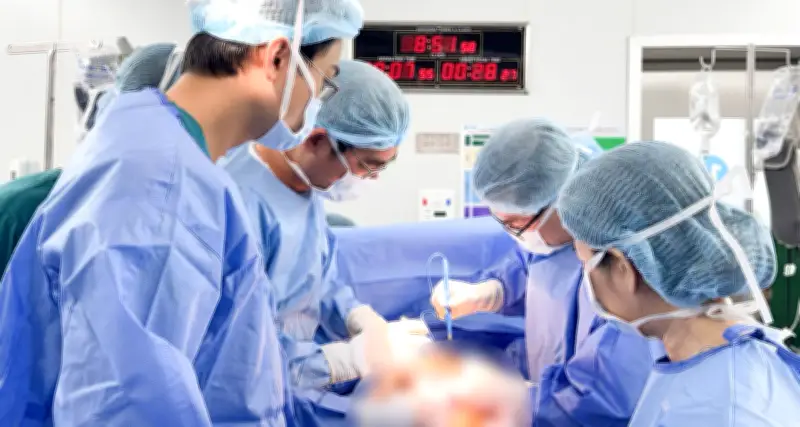 Bác sĩ bất ngờ trước khối u xơ nặng kỷ lục của người phụ nữ 25 tuổi