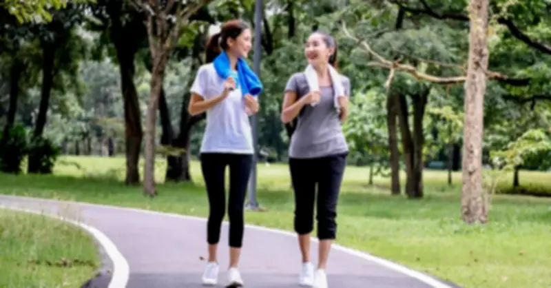 Bác sĩ chỉ ra loạt sai lầm khi đi bộ khiến nhiều người tập mãi không khỏe