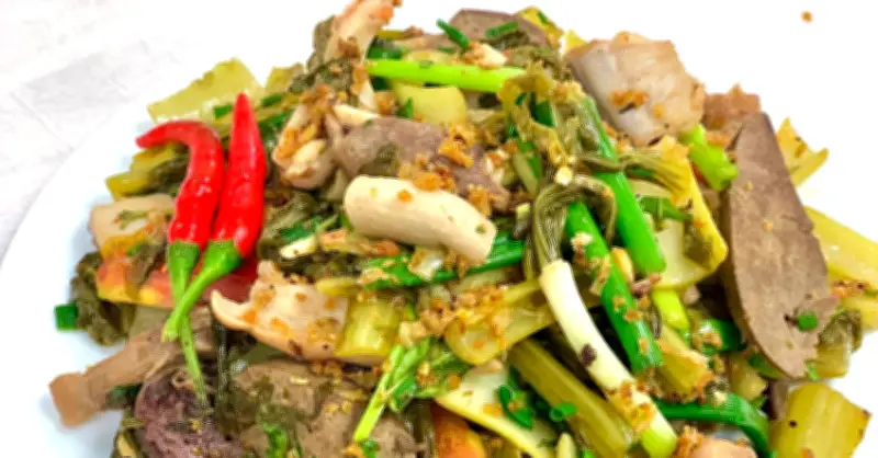 Bác sĩ cảnh báo nguy cơ sức khỏe từ món lòng xào dưa, phá lấu yêu thích