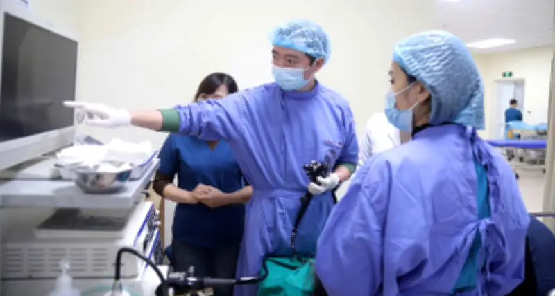 Bác sĩ sử dụng mật thần phóng đại 150 lần để truy tìm ung thư thực quản