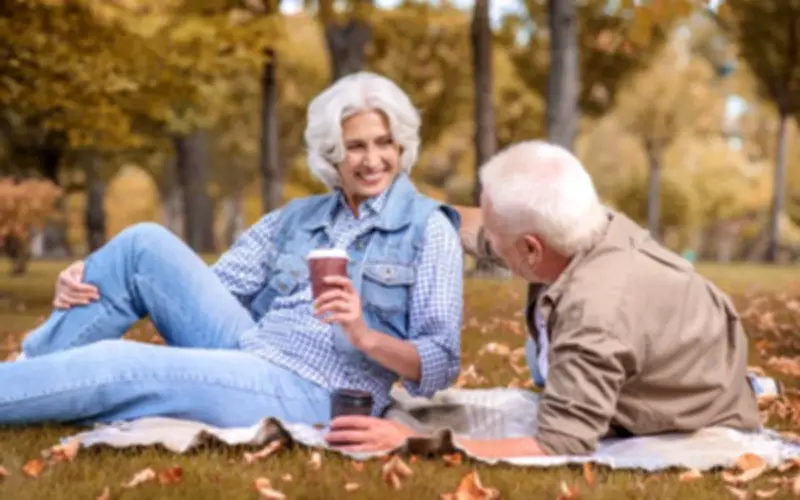 Bước vào tuổi trung niên: 3 hành động khiến bạn mất giá, không phải nghèo khó