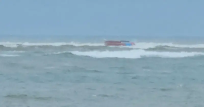 Bi kịch trên biển Nhật Lệ: Tàu cá lật chìm, một ngư dân trẻ tử vong