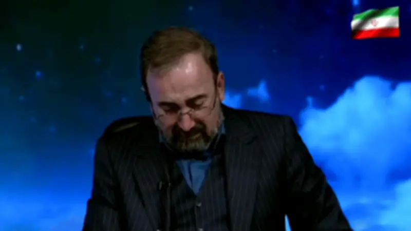 Biểu cảm xúc động của người dẫn chương trình Iran khi thông báo lãnh tụ Khamenei qua đời