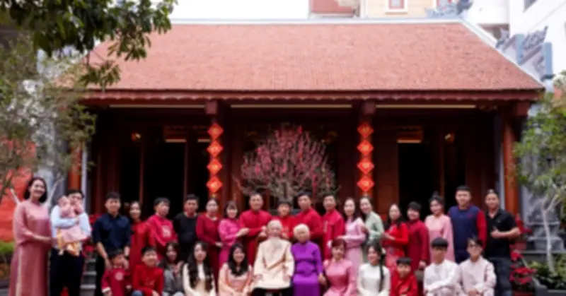 Bốn Anh Em Trai Hưng Yên Xây Nhà Chung, Quây Quần Chăm Sóc Cha Mẹ Già