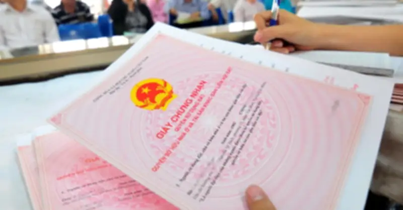 Bán căn hộ riêng khi sổ hồng chỉ đứng tên vợ: Chồng có cần ký hợp đồng?