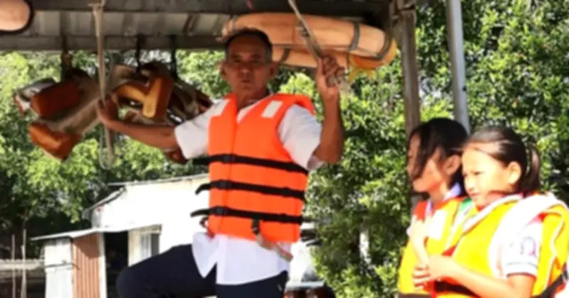 Bến Đò Nhân Ái 40 Năm: Ông Lê Văn Duyên Nối Nghiệp Mẹ Đưa Đò Miễn Phí Cho Học Sinh