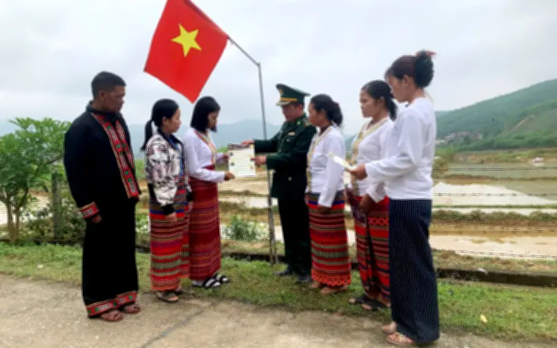 Bản Rào Tre: Cầu nối tuyên truyền bầu cử cho đồng bào dân tộc Chứt