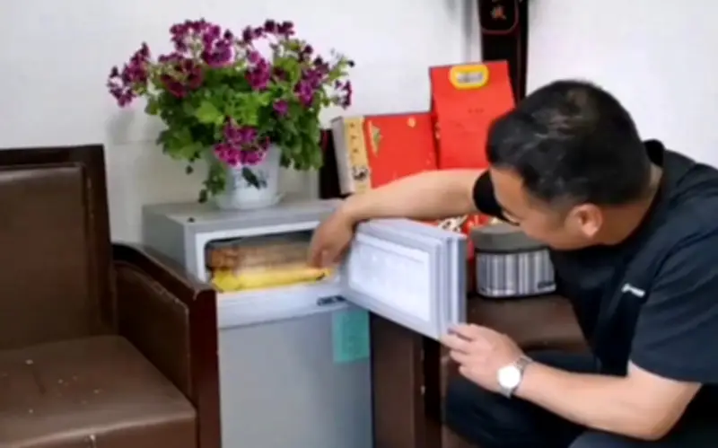 Bán Tủ Lạnh Cũ, Vô Tình Bán Cả Gia Sản: Cảnh Sát Trung Quốc Giải Cứu Tài Sản Trị Giá Hơn 191 Triệu Đồng