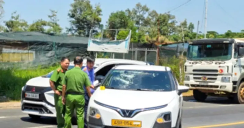 Bản tin chiều 25/3: Chống lại ô tô đuổi theo, đập phá taxi chở vợ