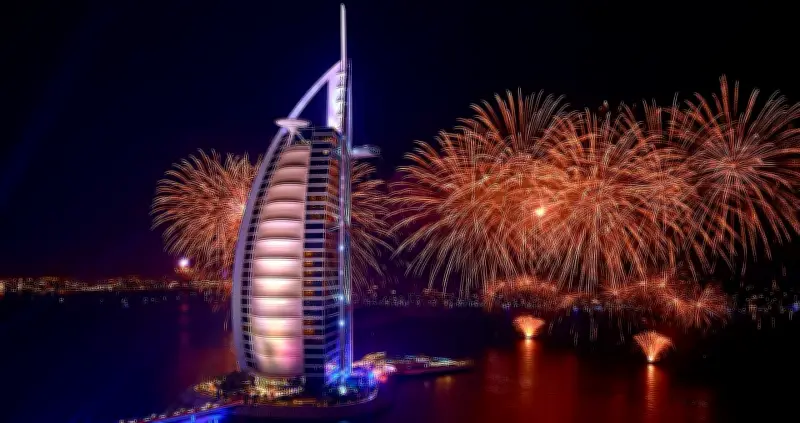 Bên trong khách sạn xa hoa nhất Dubai vừa bốc cháy: Những điều đặc biệt ít ai biết