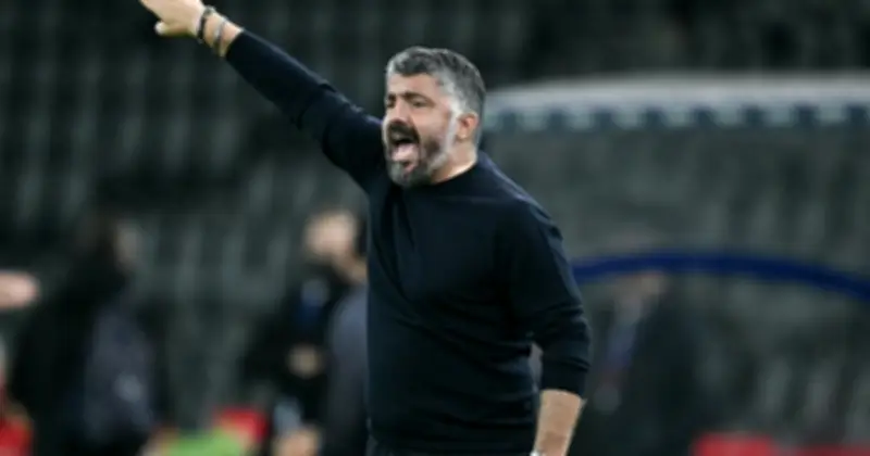 Bóng Đá Ý Đối Mặt Với Số Phận: Trận Đấu Sinh Tử Tại Sân Nhỏ Bergamo