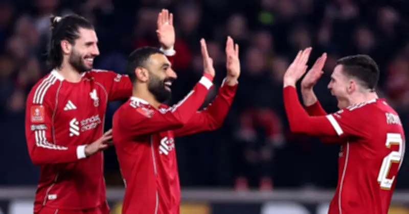 Bóng đá thế giới: Real Madrid đối mặt khủng hoảng, Malaysia bị phạt vụ nhập tịch lậu