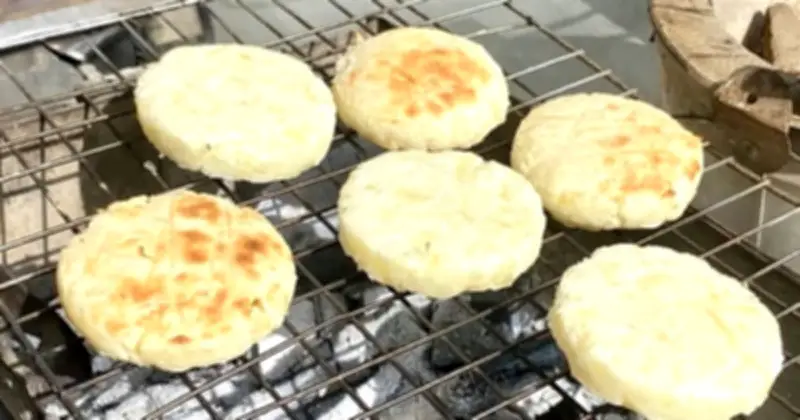 Bánh Củ Mì: Hương Vị Hoài Niệm Gắn Kết Gia Đình Giữa Phố Thị