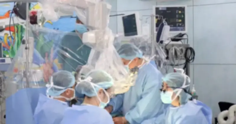 Bệnh nhi 2 tháng tuổi thoát hiểm nhờ phẫu thuật cắt khối u tuyến ức hiếm gặp