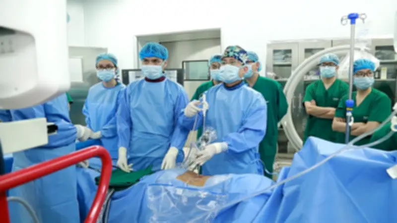 Bệnh nhân thoát vị đĩa đệm hồi phục thần tốc sau 3 giờ phẫu thuật nội soi