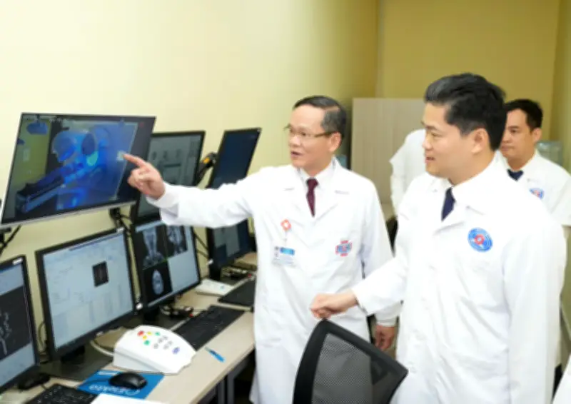 Bệnh viện K ứng dụng hệ thống máy mới, rút ngắn thời gian xạ trị xuống còn 2-3 phút