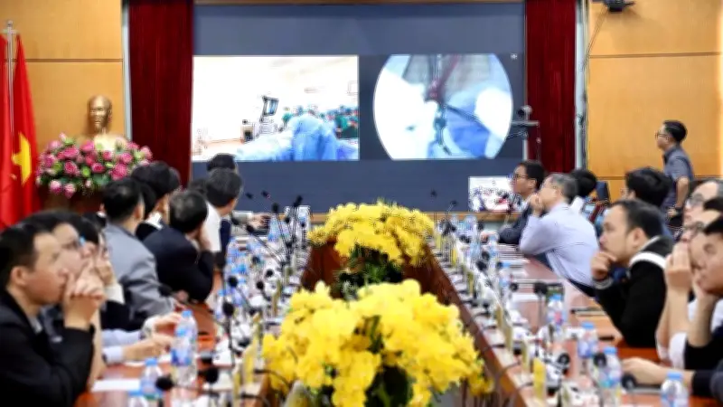 Bệnh viện K tiên phong thực hiện thành công kỹ thuật sinh thiết hạch cửa bằng ICG kết hợp vNOTES