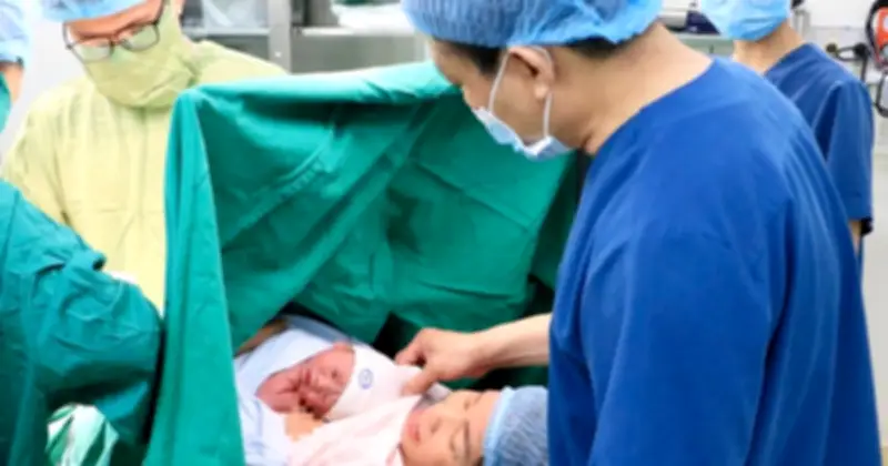 Bệnh viện Phụ sản T.Ư thành công mổ lấy thai cho sản phụ 60 tuổi, sinh bé trai khỏe mạnh
