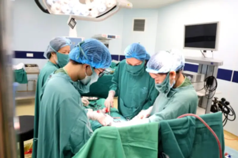 Bệnh viện Phú Thọ phẫu thuật thành công khối u xơ tử cung 3,3kg kèm thai lưu