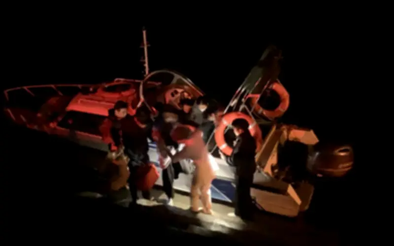 Bệnh viện Vân Đồn vượt biển đêm cứu sản phụ nguy kịch trên đảo Quan Lạn