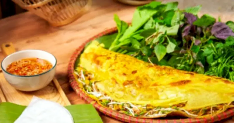 Bánh Xèo: Hành Trình Từ Miền Trung Đến Bàn Ăn Việt Và Những Địa Chỉ Được Michelin Gợi Ý