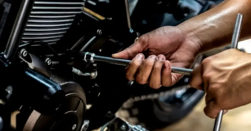 Bảo dưỡng thay thế bộ phận nào để xe máy tiết kiệm xăng?