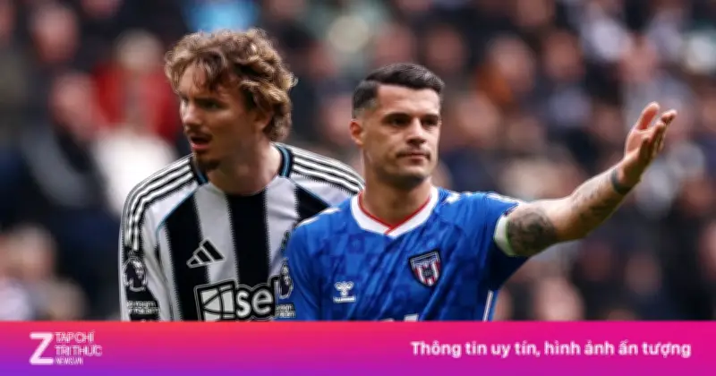 Bạo lực và phân biệt chủng tộc làm lu mờ trận derby căng thẳng giữa Newcastle và Sunderland