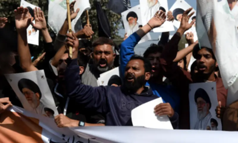 Bạo động tại Pakistan: Đám đông tấn công lãnh sự quán Mỹ, ít nhất 8 người thiệt mạng