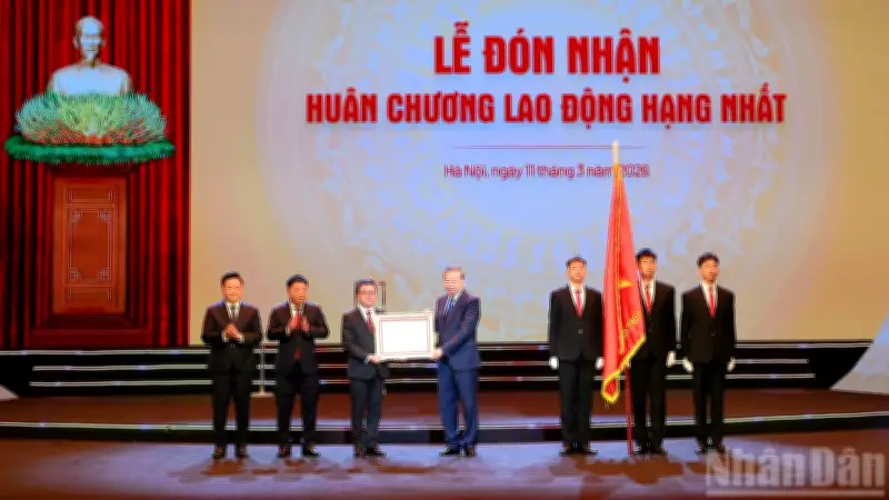 Báo Nhân Dân đón nhận Huân chương Lao động hạng Nhất trong Lễ kỷ niệm 75 năm