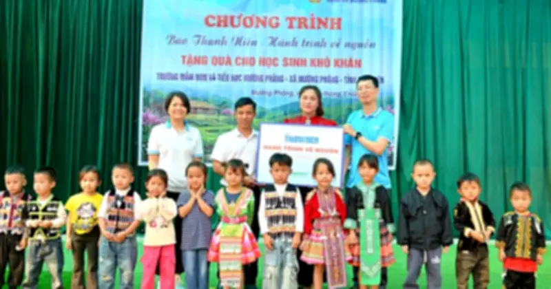 Báo Thanh Niên trao quà và hành trình về nguồn ý nghĩa tại Điện Biên, Sơn La