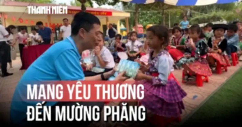Báo Thanh Niên trao quà và sách giáo khoa cho học sinh Mường Phăng