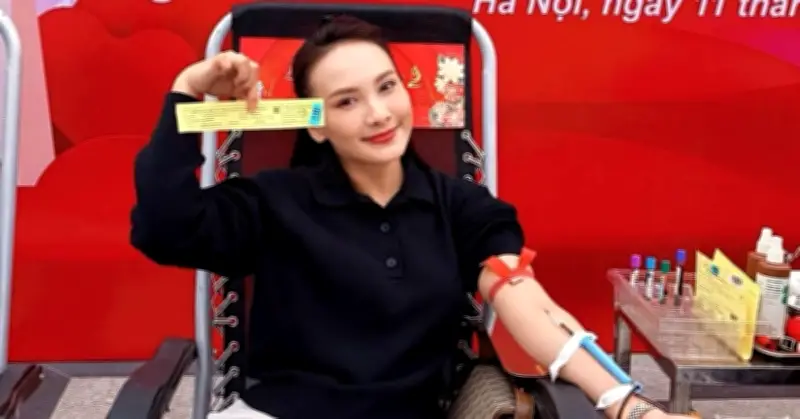 Bảo Thanh và Phương Oanh gây chú ý với hành động đẹp trong sự kiện ngày 12/3