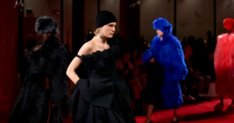 Bottega Veneta Thu Đông 2026: Thời Trang Là Vòng Tay Ấm Giữa Thế Giới Bất Ổn