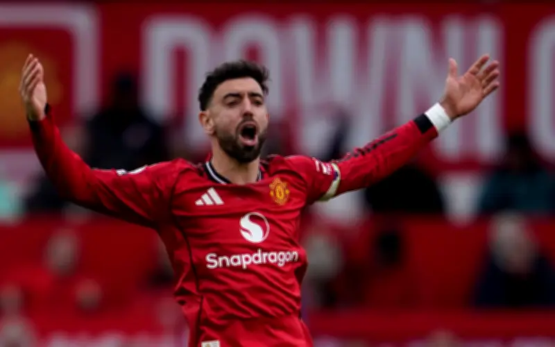 Bruno Fernandes tỏa sáng, Man United ngược dòng hạ Crystal Palace 2-1