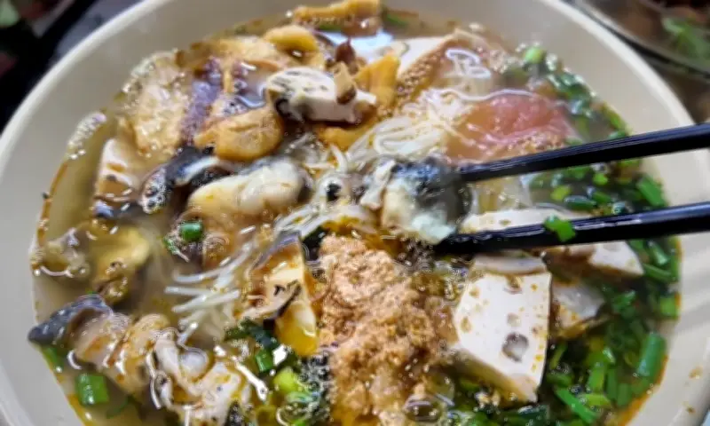 Bát Bún Riêu 80.000 Đồng Tại Chợ Đồng Xuân Gây Bão Tranh Cãi Trên Mạng