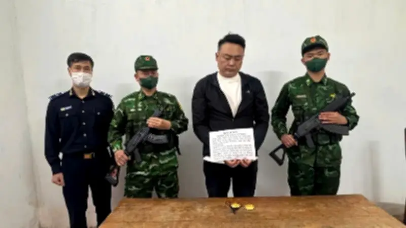 Bắt Giữ Người Đàn Ông Nước Ngoài Vận Chuyển Trái Phép Vàng Qua Cửa Khẩu Móng Cái