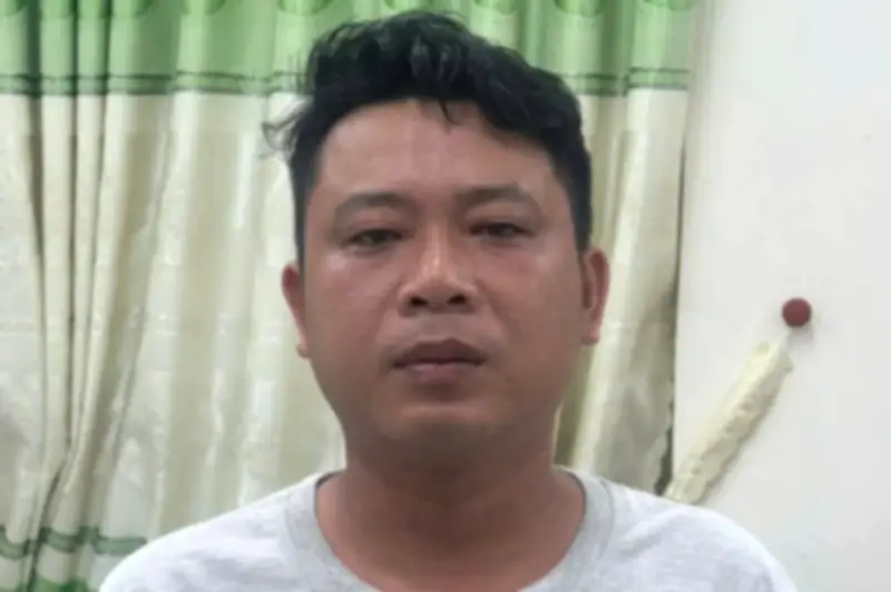 Bắt khẩn cấp kẻ kẹp cổ, đánh tài xế taxi tại TP.HCM