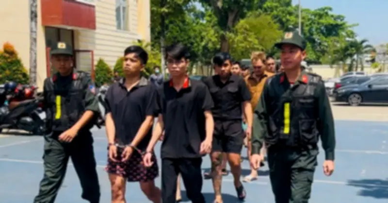 Bắt đường dây ma túy từ nước ngoài, phát hiện nghi vấn từ ô tô