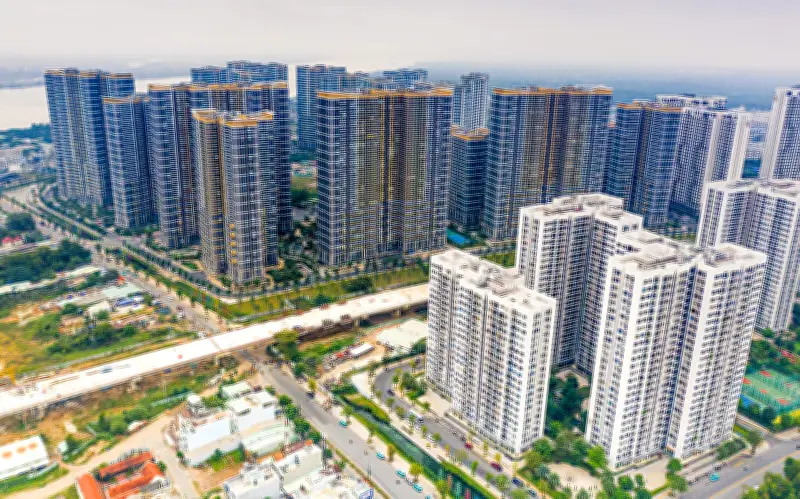 Bất động sản 2026 chịu áp lực lãi suất, cổ phiếu vẫn là trụ cột đầu tư