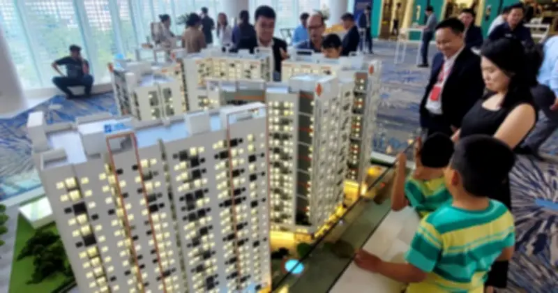 Bất động sản TP.HCM đối mặt khó khăn kép: Lãi suất cao và siết room tín dụng