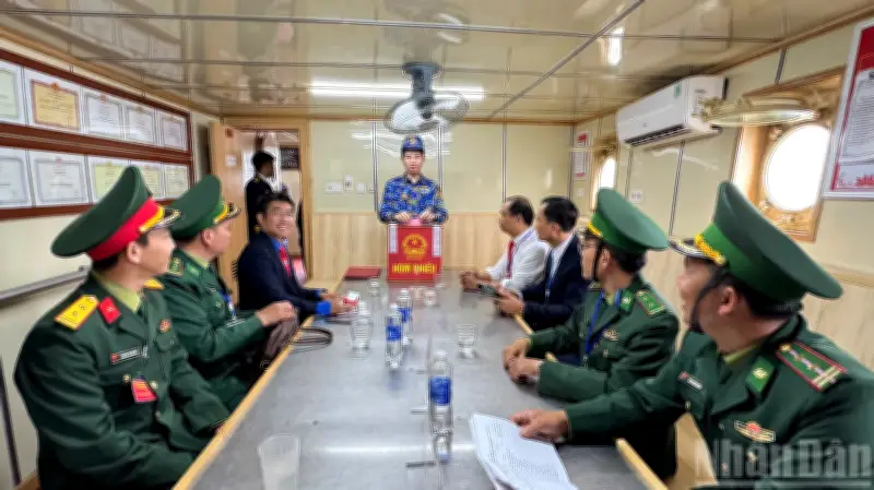 Bầu Cử Trên Biển: Đưa Hòm Phiếu Ra Tận Vị Trí Cho Lực Lượng Bảo Vệ Chủ Quyền