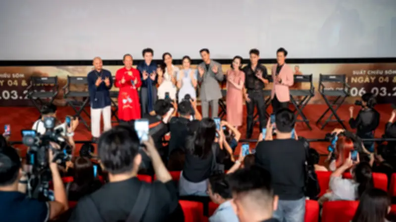 Buổi Chiếu Ra Mắt Phim 'Tài' Gây Chấn Động Với Tràng Pháo Tay Dài 2 Phút