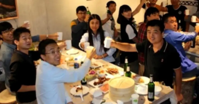 Buổi Họp Lớp Biến Thành 'Bài Kiểm Tra' Thành Công: Câu Chuyện Về Áp Lực Vô Hình
