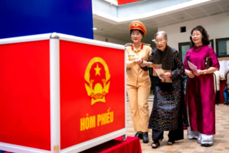 Cụ bà 101 tuổi ở Hà Nội nô nức đi bầu cử, lan tỏa tinh thần trách nhiệm công dân