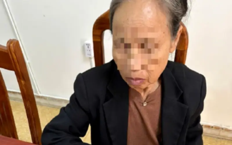 Cụ bà Nghệ An suýt mất 19 chỉ vàng vì bị lừa đảo qua điện thoại