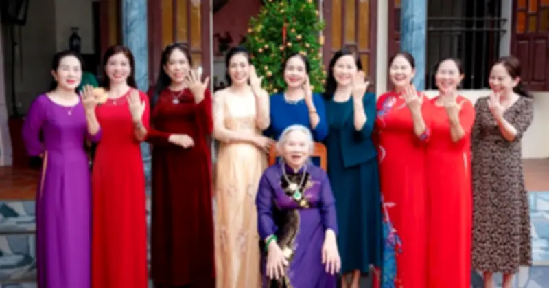 Cụ Bà Ninh Bình 90 Tuổi Nhận Hộp Vàng, Tặng 5 Con Dâu Và 4 Con Gái