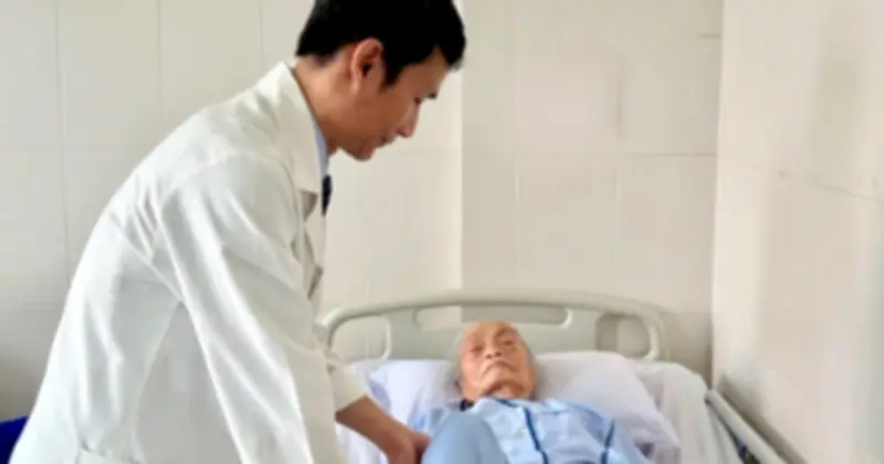 Cụ bà Vĩnh Long phục hồi sau phẫu thuật thay khớp háng toàn phần