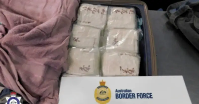 Úc bắt giữ hai phụ nữ buôn lậu ma túy đá từ Singapore với cách giấu 'sơ sài'