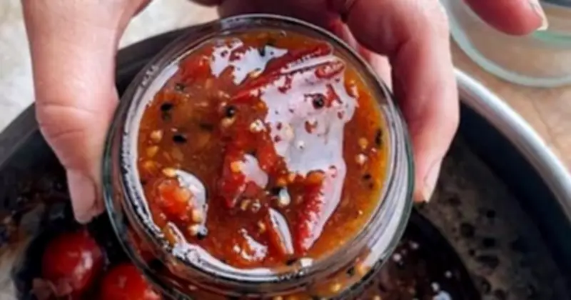 Cà Chua Chín Đỏ: Vũ Khí Chống Ung Thư Và Dưỡng Nhan, Nhưng Cà Chua Xanh Lại Chứa Độc Tố Nguy Hiểm