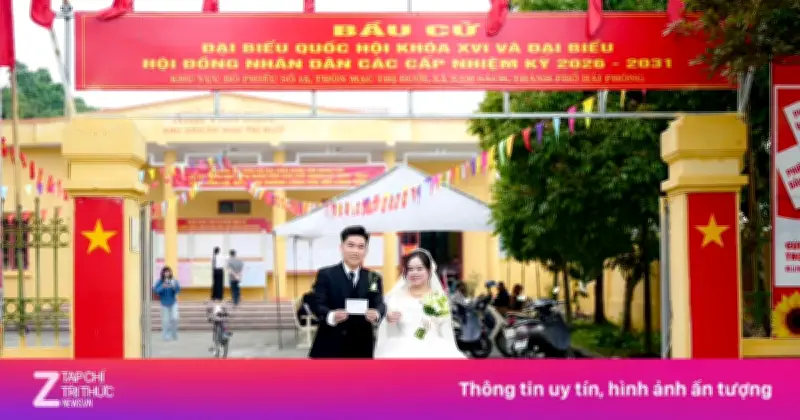 Cô dâu chú rể Hải Phòng đi bỏ phiếu ngay sau lễ cưới gây xúc động
